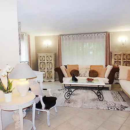 Sainte-maxime Sleeps 6 Pool Air Con Casa de Férias *